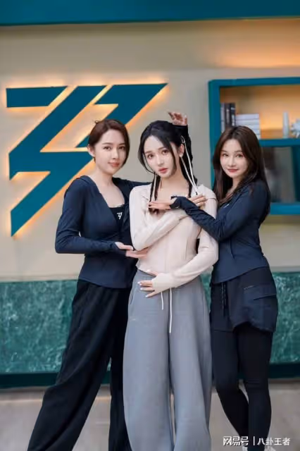 郭碧婷划水還不讓人說?Miss小號開罵,向佐護妻,嘲諷Miss沒名氣