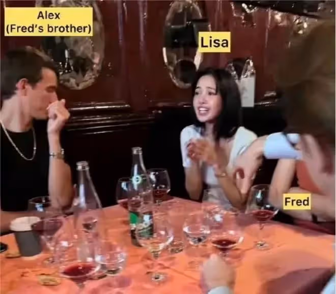 Lisa與LV三公子家人歡聚一堂!努力融入,和未來嫂子相當投緣!