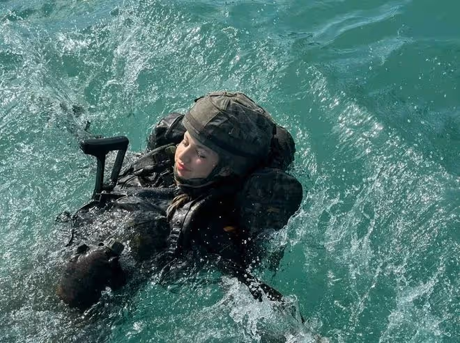 西班牙長公主軍校畢業!軍事大變身,與家人重聚淚眼相擁!