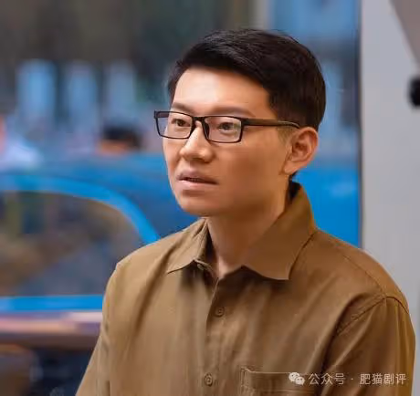 玫瑰故事:送100元手鍊的周士輝,被關芝芝捧成寶,暴露他的內涵