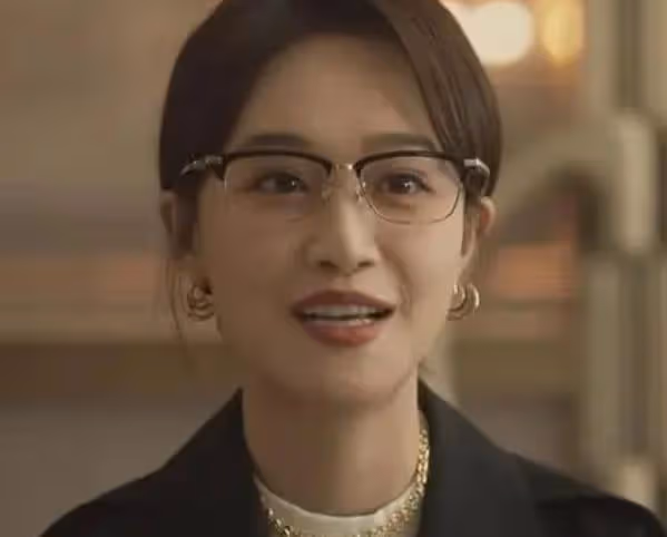 玫瑰故事:送100元手鍊的周士輝,被關芝芝捧成寶,暴露他的內涵