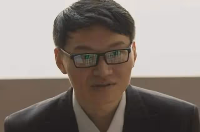 玫瑰故事:送100元手鍊的周士輝,被關芝芝捧成寶,暴露他的內涵