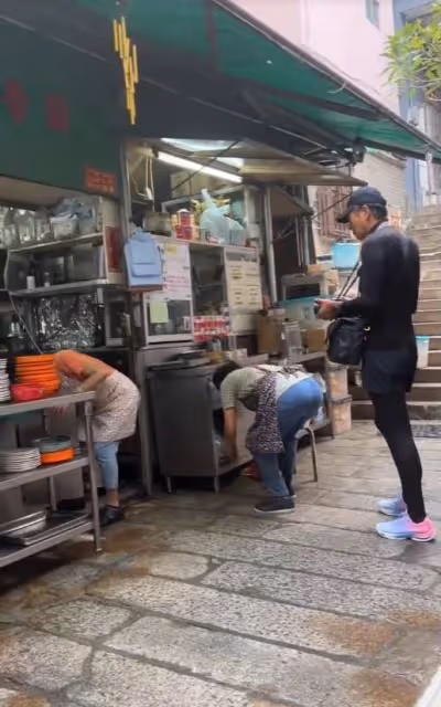 69歲周潤發衰老不少:臉上皺紋明顯,堅持跑步和跑友一起打卡