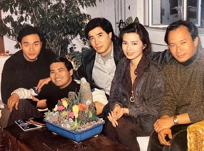69歲周潤發衰老不少:臉上皺紋明顯,堅持跑步和跑友一起打卡