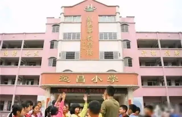 香港這一夜,62歲劉德華的「江湖地位」被展現得淋漓盡致