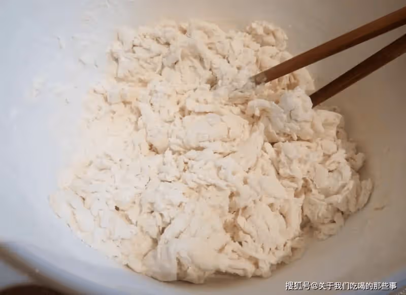 這才是韭菜盒子正確做法,皮薄餡多,香味濃郁,一次吃5個不嫌多