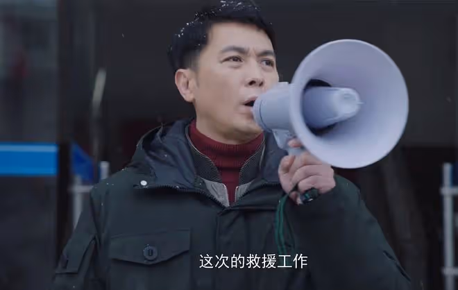 《沸騰的群山》直到郭興東創業破產,才發現,馮白楊的野心有多大