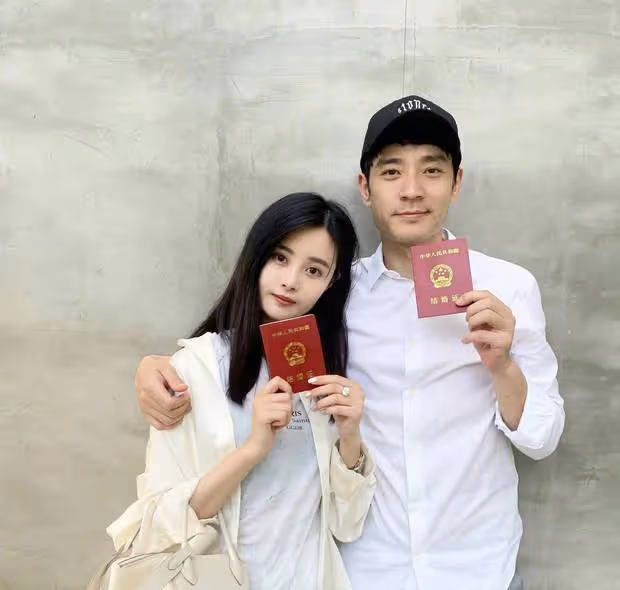 李光潔曬與妻子隋雨蒙同框合照,慶祝二人結婚第6年