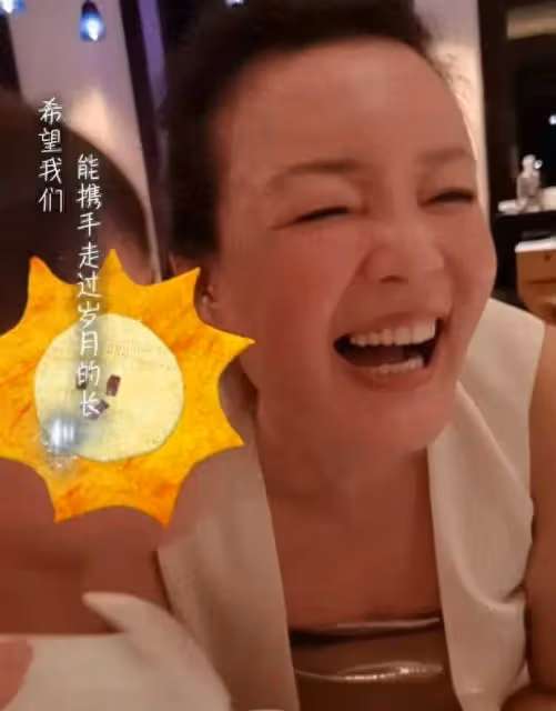 張蘭曬孫子親臉視頻樂開花,小玥兒眉眼超像汪小菲
