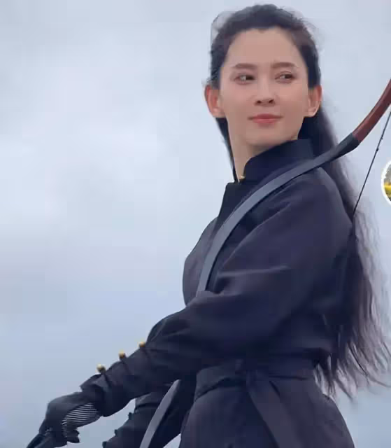 網友偶遇森林北,本人十分和氣,大方滿足合影要求,本人確實漂亮