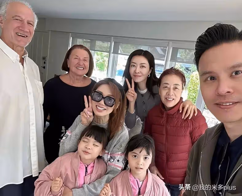 熊黛林陪老公回大學母校,同框好甜蜜,6歲女兒愛看書被誇是學霸