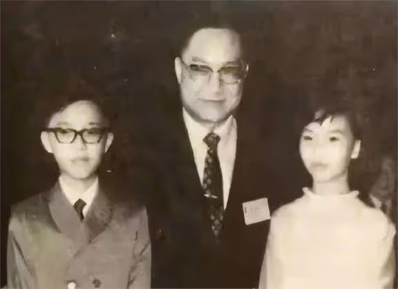 23年相濡以沫敗給23歲的小三,兒子自殺後,她讓小三付出代價