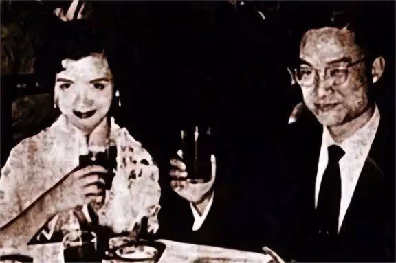 23年相濡以沫敗給23歲的小三,兒子自殺後,她讓小三付出代價