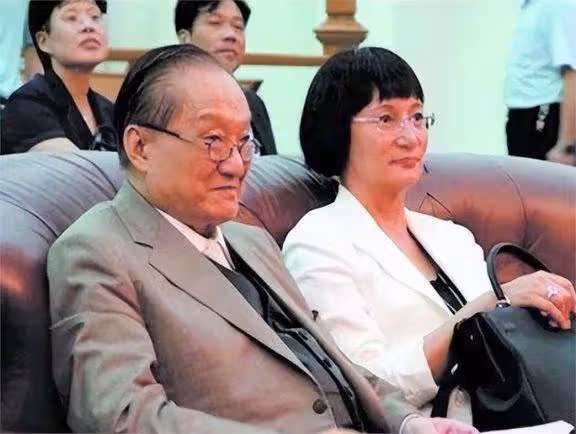 23年相濡以沫敗給23歲的小三,兒子自殺後,她讓小三付出代價