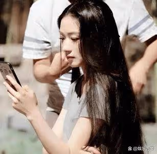 萬茜自曝上學時沒人追,看清她的學生照後,網友:自帶顏值Buff