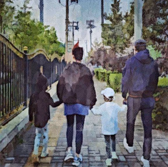 靳東老婆曬近照,46歲李佳滿頭白髮臉上無皺紋,自信明媚還漂亮