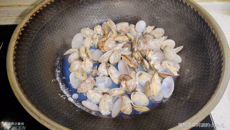 夏天特饞這道菜,湯汁多好下飯!三種菜燉出一鍋鮮,便宜好做,一口喚醒好食慾