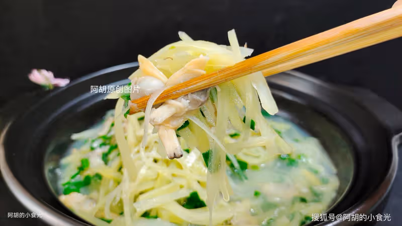 夏天特饞這道菜，湯汁多好下飯！三種菜燉出一鍋鮮，便宜好做，一口喚醒好食慾