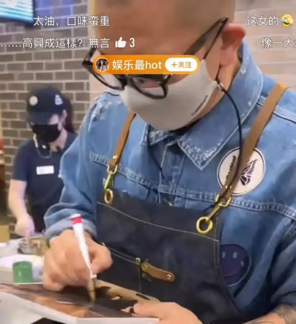 具俊曄現身韓國自家烤肉店,為粉絲現場簽名太暖心,生意相當火爆