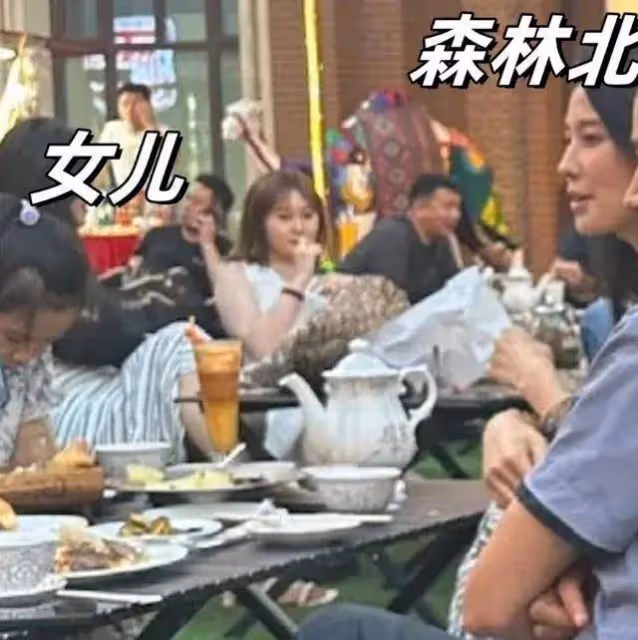 森林北帶女兒現身,參加活動大秀好身材,只看不動筷對自己要求嚴