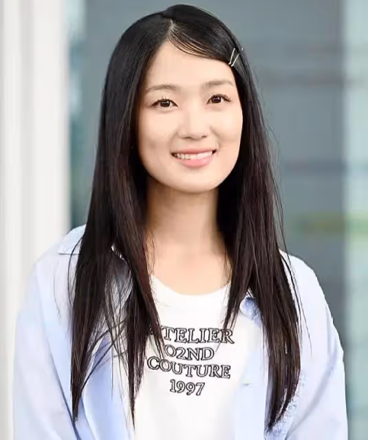 《小背跑》女主金惠允機場生圖,造型讓人看的兩眼一黑,太普了