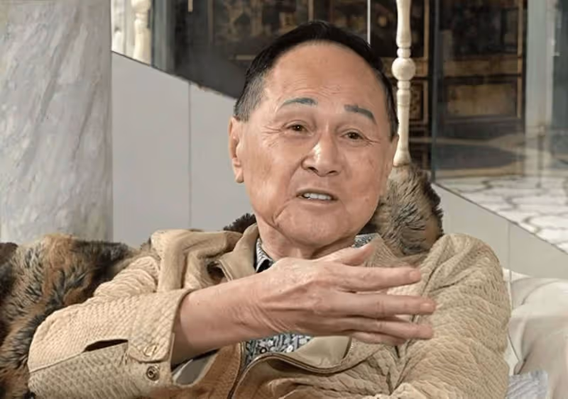 恭喜!87歲香港富豪趙世曾又曝新戀情,和外籍女友發展「爺孫戀」