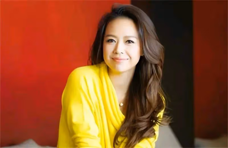 TVB前花旦帶女兒出遊,大女兒患罕見病曾被斷言活不過兩歲,老公是胡杏兒前男友
