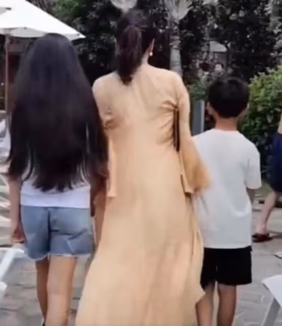箖兒朝奶奶張蘭吐口水,大S對兒女的管教要加強,需要重視