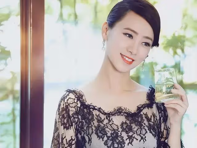 揭秘香港10大艷星,個個風情萬種,誰才是你心中的絕代佳人?