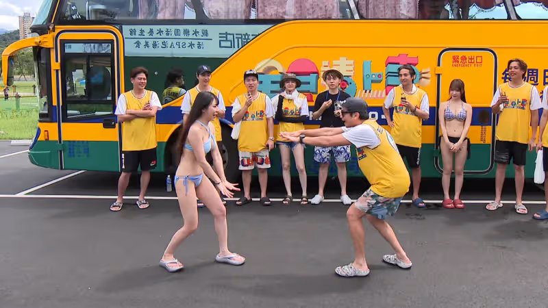 寫真女星泳裝上陣　主持群默契備墨鏡