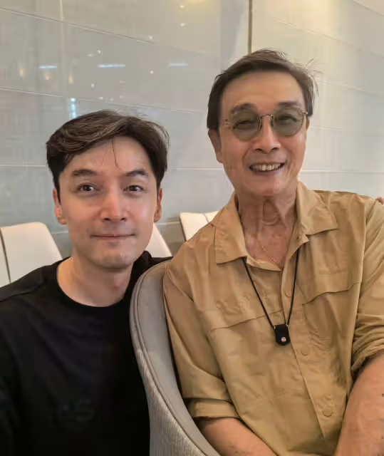 胡歌正面同框經紀人妻子情侶裝超搭　她僅到他肩頭秀最萌身高差
