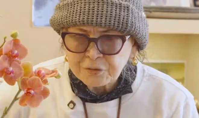 李玟逝世一周年:87歲李媽媽淚目出鏡,甄妮分享和COCO合影