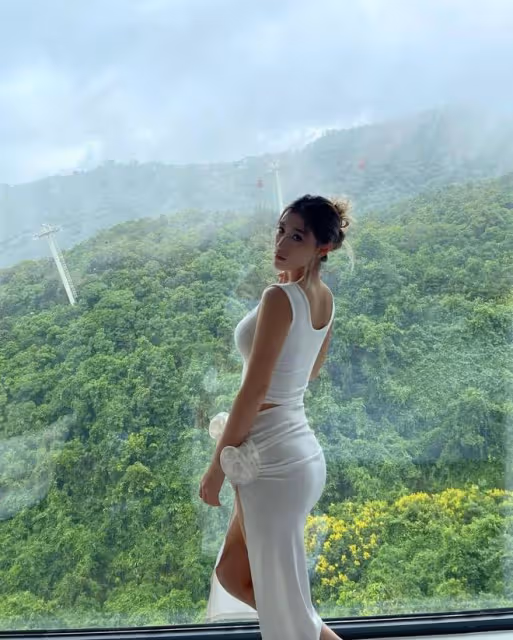 TVB咪神大曬鎖骨和蛇腰!緊身上衣藏不住!曾自爆魔鬼身材秘訣