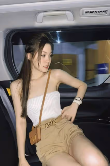 TVB力捧小花與小妹慶生!媽媽氣質出眾,彷佛是三姊妹