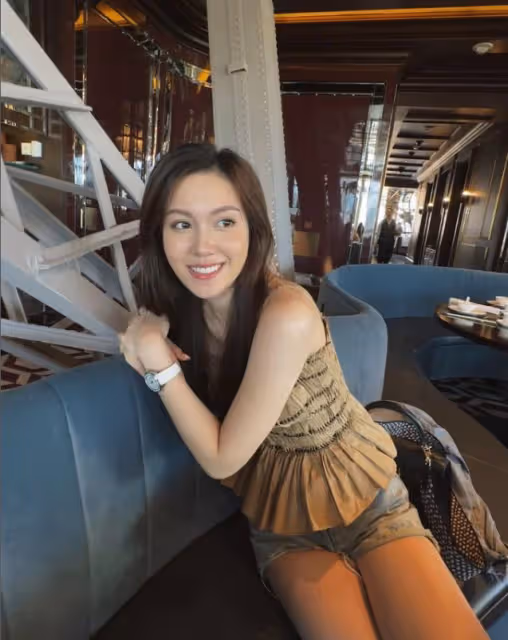 TVB力捧小花與小妹慶生！媽媽氣質出眾，彷佛是三姊妹