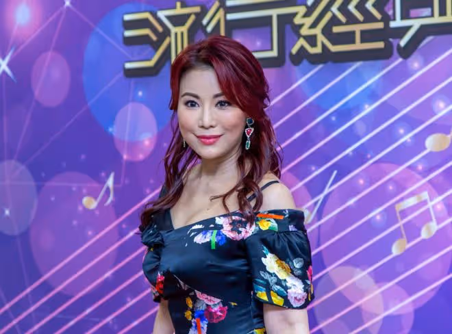 性感香港女星再向前男友示愛!大曬甜美合照!稱分手24年還沒放下!