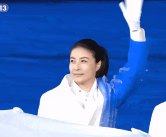 同樣是霍家兒媳,郭晶晶和霍啟剛媽媽,活成了豪門闊太相反的樣子
