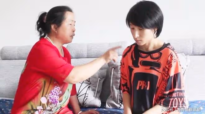 第一次去男友家,准婆婆要我給86歲奶奶洗腳:做兒媳婦必須有孝心