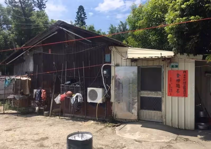 感動全台！15歲貧女沒錢補習，與媽相依為命擠漏水屋，靠苦讀考上第一志願，房東霸氣傳愛心：5年房租全免