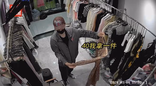 男子看上280塊的女裝裙子,一口砍到20笑死老闆,再開口驚為天人