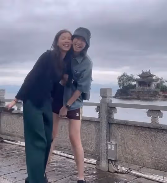 看了霍啟仁未婚妻新生活照，才知道郭晶晶對霍家兄弟的影響有多大