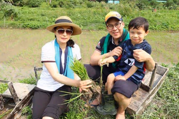 看了霍啟仁未婚妻新生活照，才知道郭晶晶對霍家兄弟的影響有多大