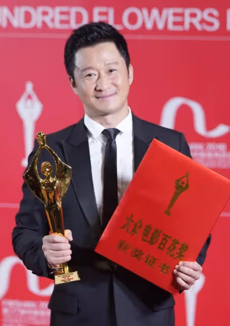 42歲賈玲百花獎雙提名，是實至名歸還是電影圈的「墮落」