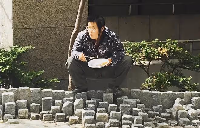 畢福劍消失多年,女兒強勢出鏡,網友:岳雲鵬和莫小貝混合體?