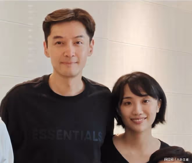 辣眼!胡歌與妻子高清合影首曝光!被嘲長得這麼丑,難怪要藏起來