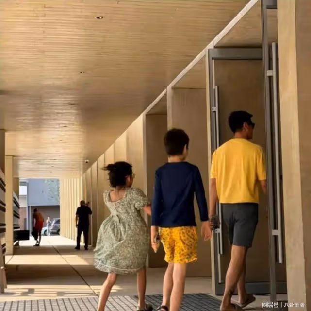 霍思燕公開代孕女兒!嗯哼手機不離手,妹妹蹦蹦跳跳黏身邊超活潑