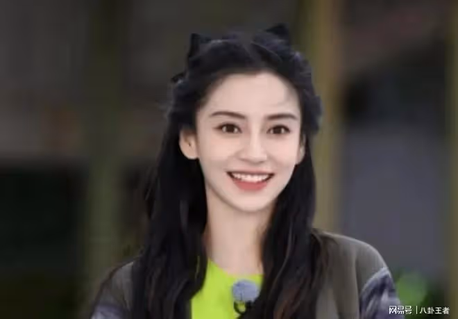 離開黃曉明算個屁!baby被辛巴喊滾仍諂媚陪笑,還親切稱呼他辛總