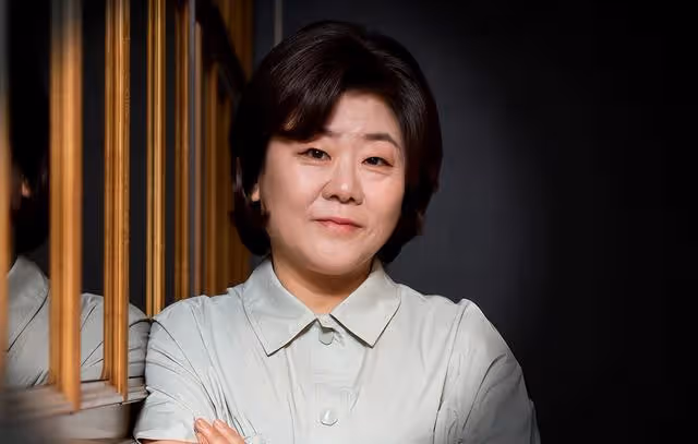 韓劇最強演員李姃垠:年過五十才爆紅,歷經愛情長跑選擇單身