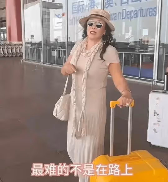 辛酸!66歲張蘭想看一眼孫子,還得背著前兒媳大S偷偷去!