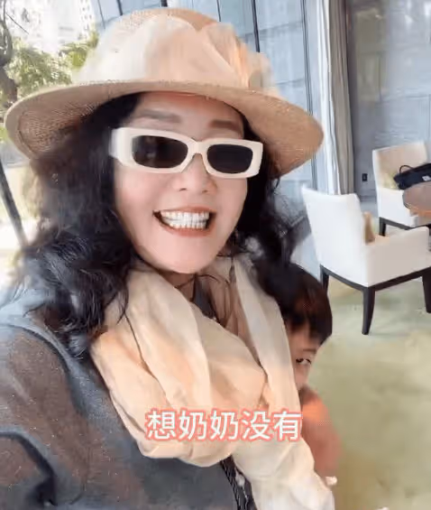 辛酸!66歲張蘭想看一眼孫子,還得背著前兒媳大S偷偷去!